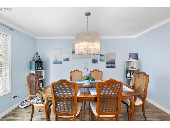 Building Photo - Bright and Open 1,638 SqFt Home Featuring Fireplace, Updated Kitchen & Scenic Outdoor Views ***Wa...