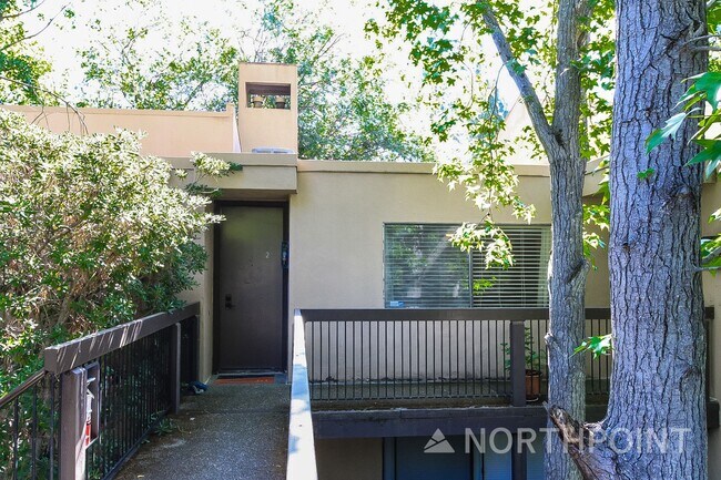 Building Photo - 2BR/2BA | Newly Renovated Unit | Community pools | In Woodside Sierra!