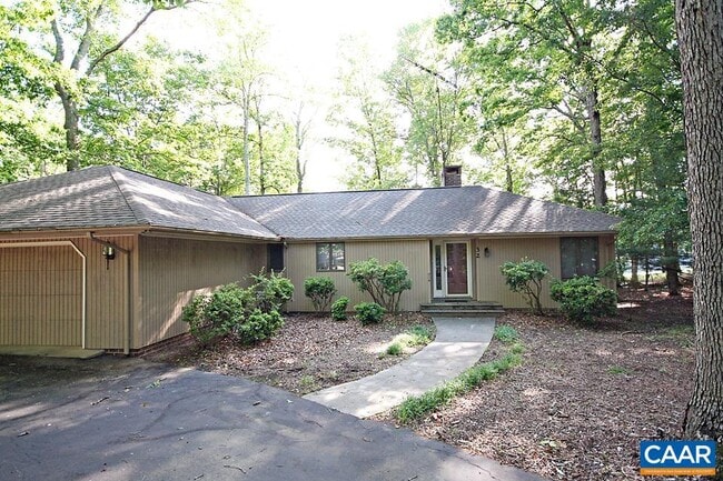 Building Photo - 32 Dogleg Rd