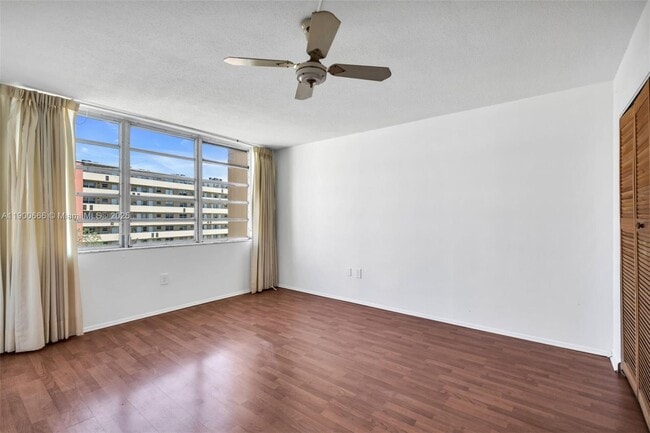 Building Photo - 1770 NE 191st St