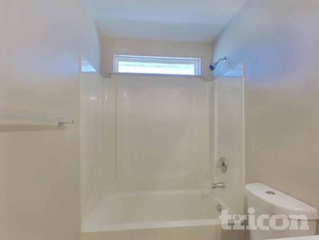 Building Photo - 416 Rook Rd