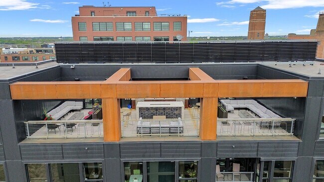 Building Photo - 728 N 3rd St