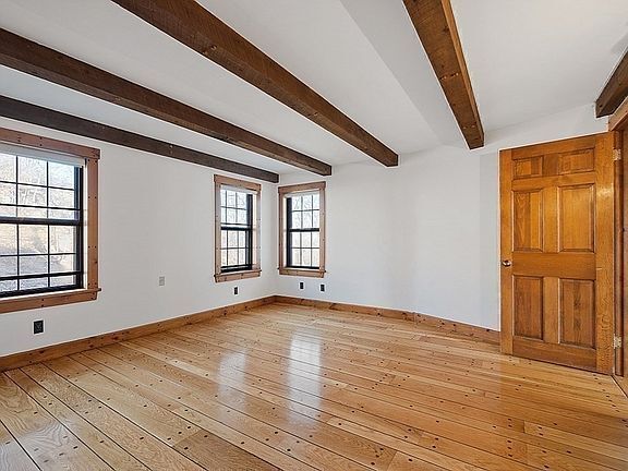2nd Floor Bedroom - 32 Park Ave