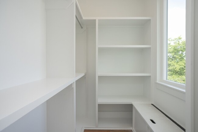 Building Photo - 522 Cliff Cir