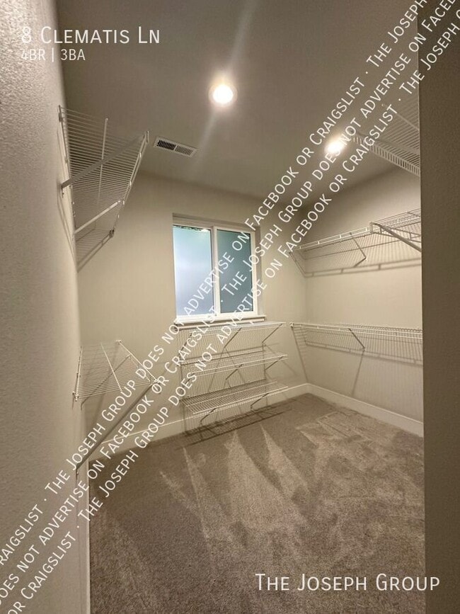 Building Photo - 8 Clematis Ln