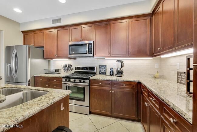 Building Photo - 1510 Silver Shadow Dr