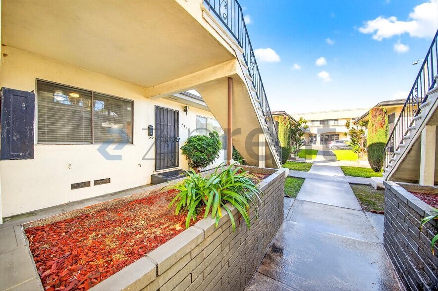 Building Photo - 2301 W Beverly Blvd