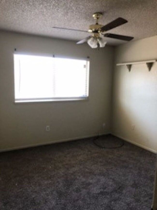 Building Photo - Modesto, 3 bedroom 2 bathroom with a 2 car...