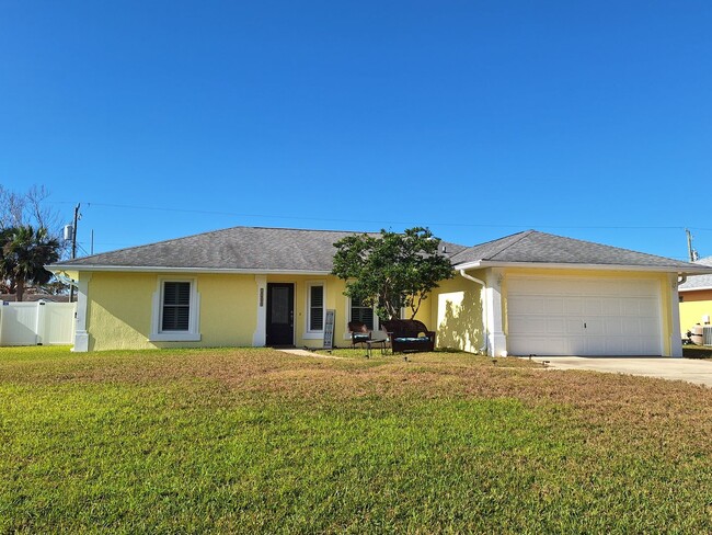 Primary Photo - 3 BEDROOM POOL HOME OASIS IN FLORIDA SHORE...