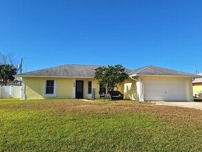 Building Photo - 3208 Royal Palm Dr