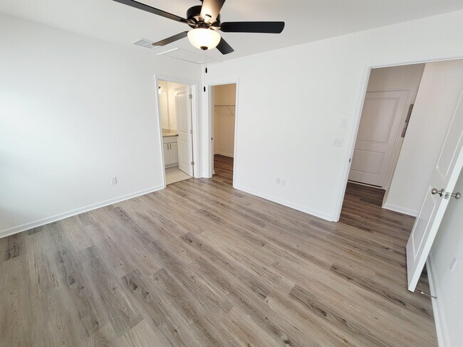 Building Photo - 1367 Landon Hills Dr