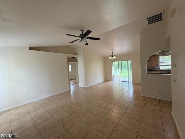 Building Photo - 911 SE 31st St