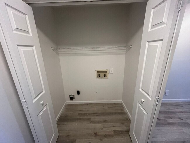 Building Photo - Modern 2-Bed, 1-Bath Oasis with Central Ai...