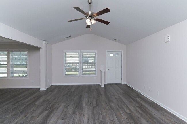 Building Photo - Beautiful Home for Rent in Elgin's Walnut ...
