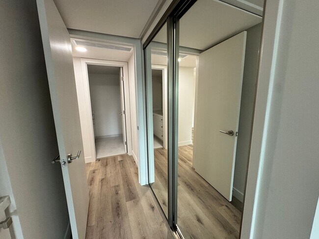 Building Photo - Welcome to this stunning Tierrasanta 1-bedroom, 1-bathroom