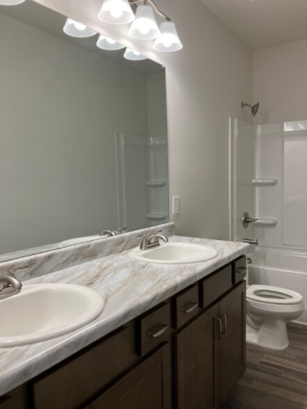 Building Photo - 209 Addison Dr