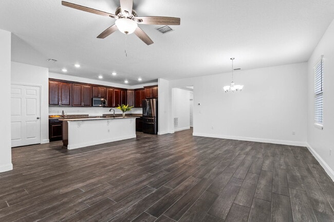 Building Photo - Spacious 4-Bed / 2-Bath Home with 3-Car Garage in Apopka with Modern Touches!