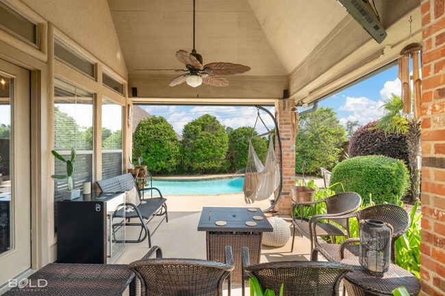 Building Photo - PRIVATE OASIS IN GATED COMMUNITY