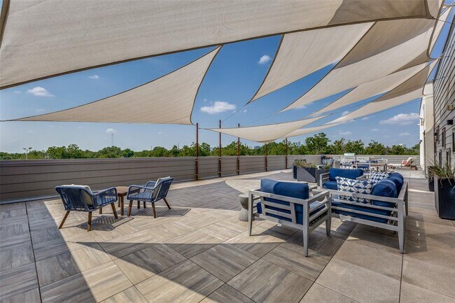 Building Photo - 2213 Poquito St