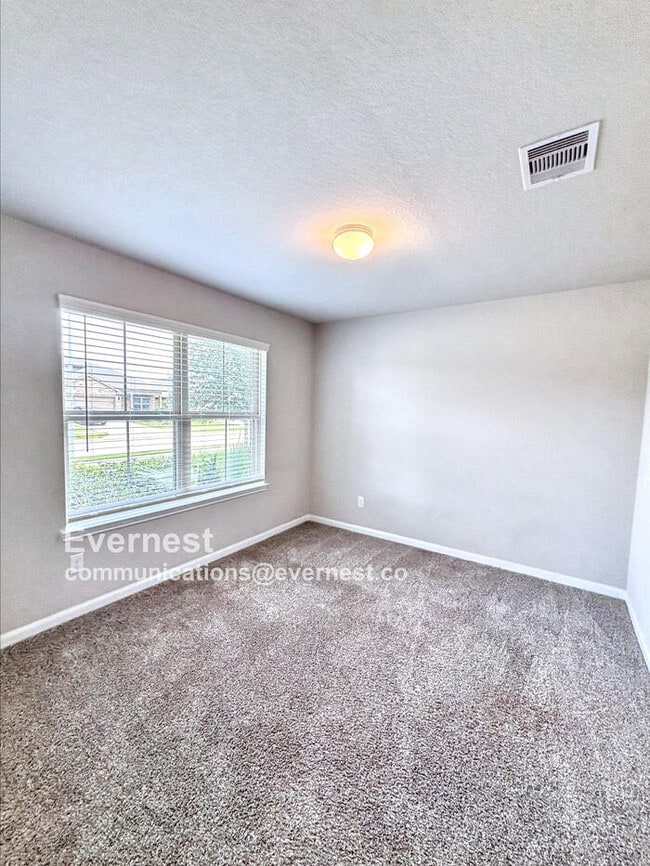 Building Photo - 7418 Highland Chase Dr