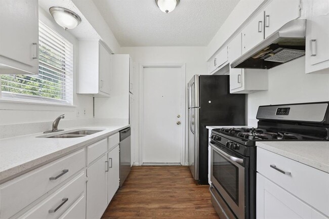 Building Photo - 1811 Mearns Meadow Blvd