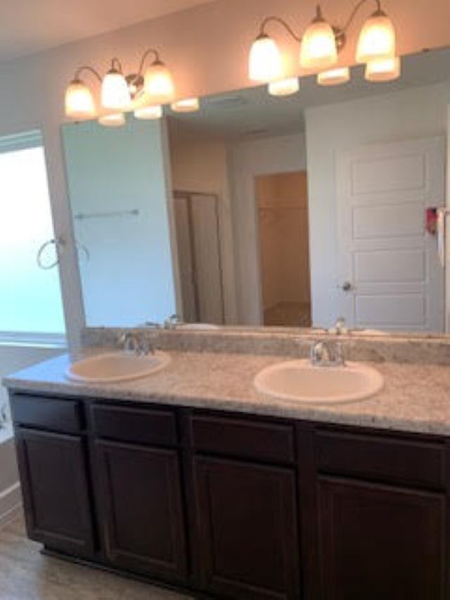 Building Photo - 519 E Marigold Dr