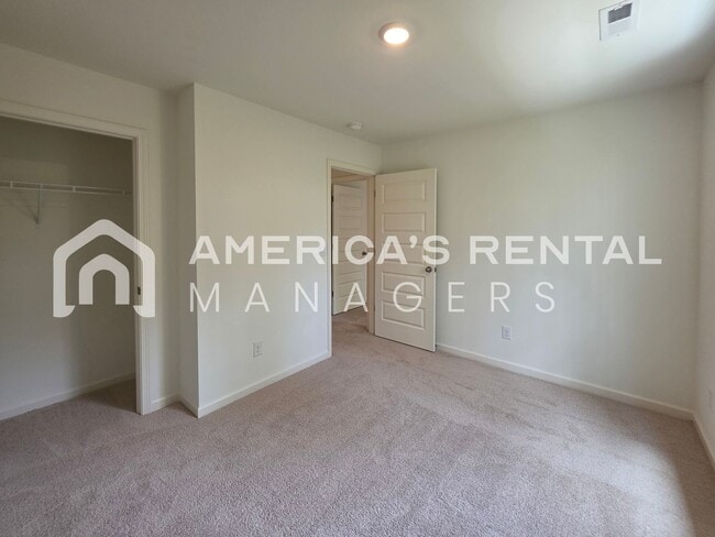 Building Photo - DEPOSIT PENDING! Spacious Home for Rent in Calera, AL!