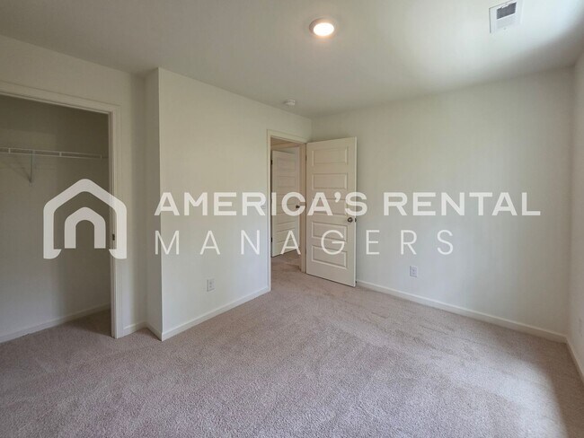 Building Photo - Spacious Home for Rent in Calera, AL!