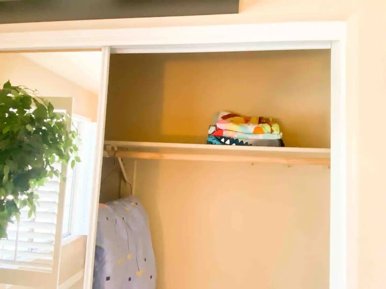 Building Photo - 1350 S Greenfield Rd