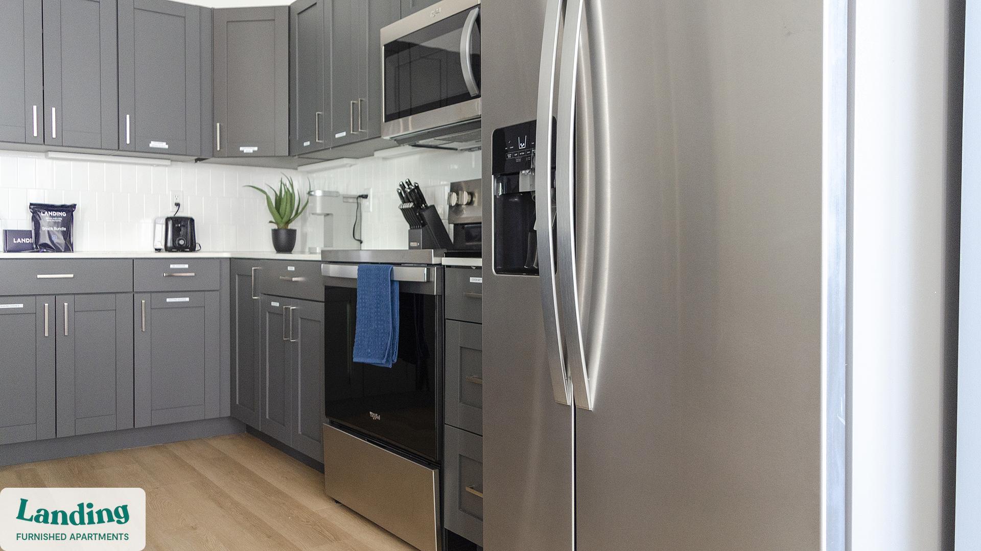 Building Photo - 650 N Main St