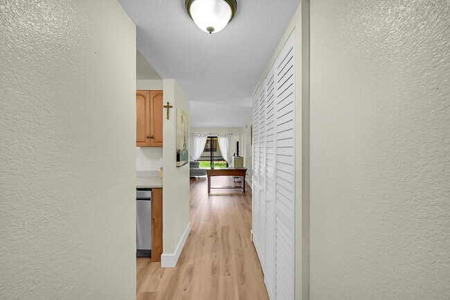 Building Photo - 9503 Boca Cove Cir