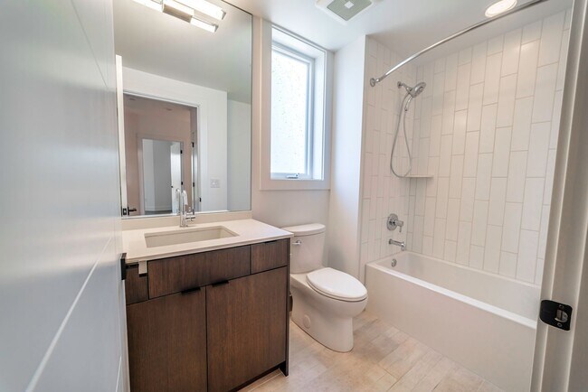 Building Photo - Park Central Townhomes - 4 Stories, 3 bedr...