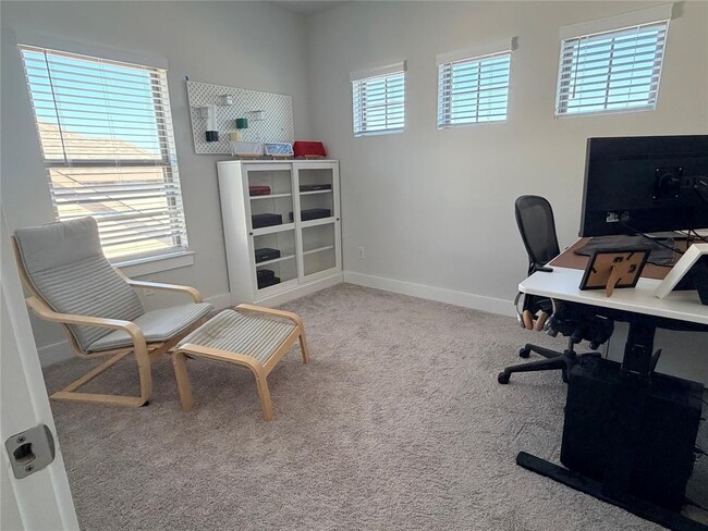 Building Photo - 230 Eagle Ford Dr