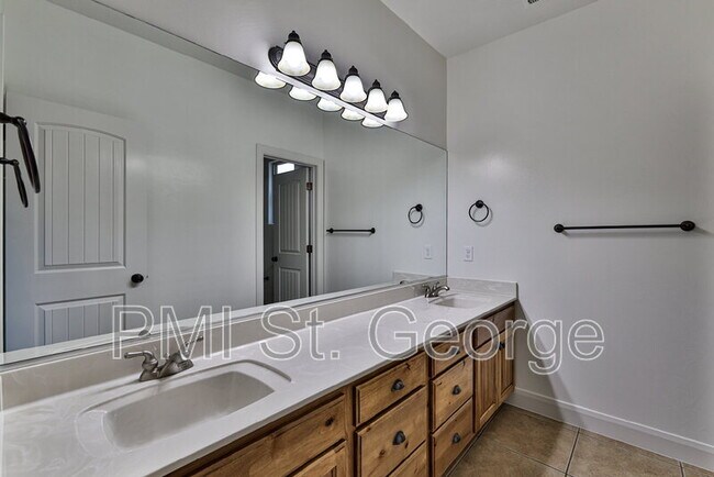Building Photo - 2478 E Springs Dr