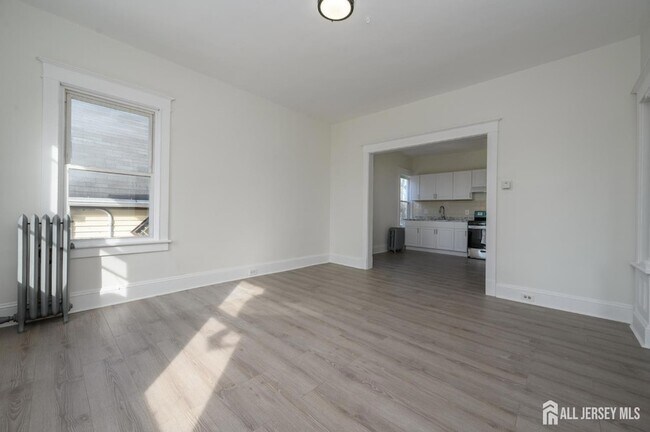 Building Photo - 377 Delavan St