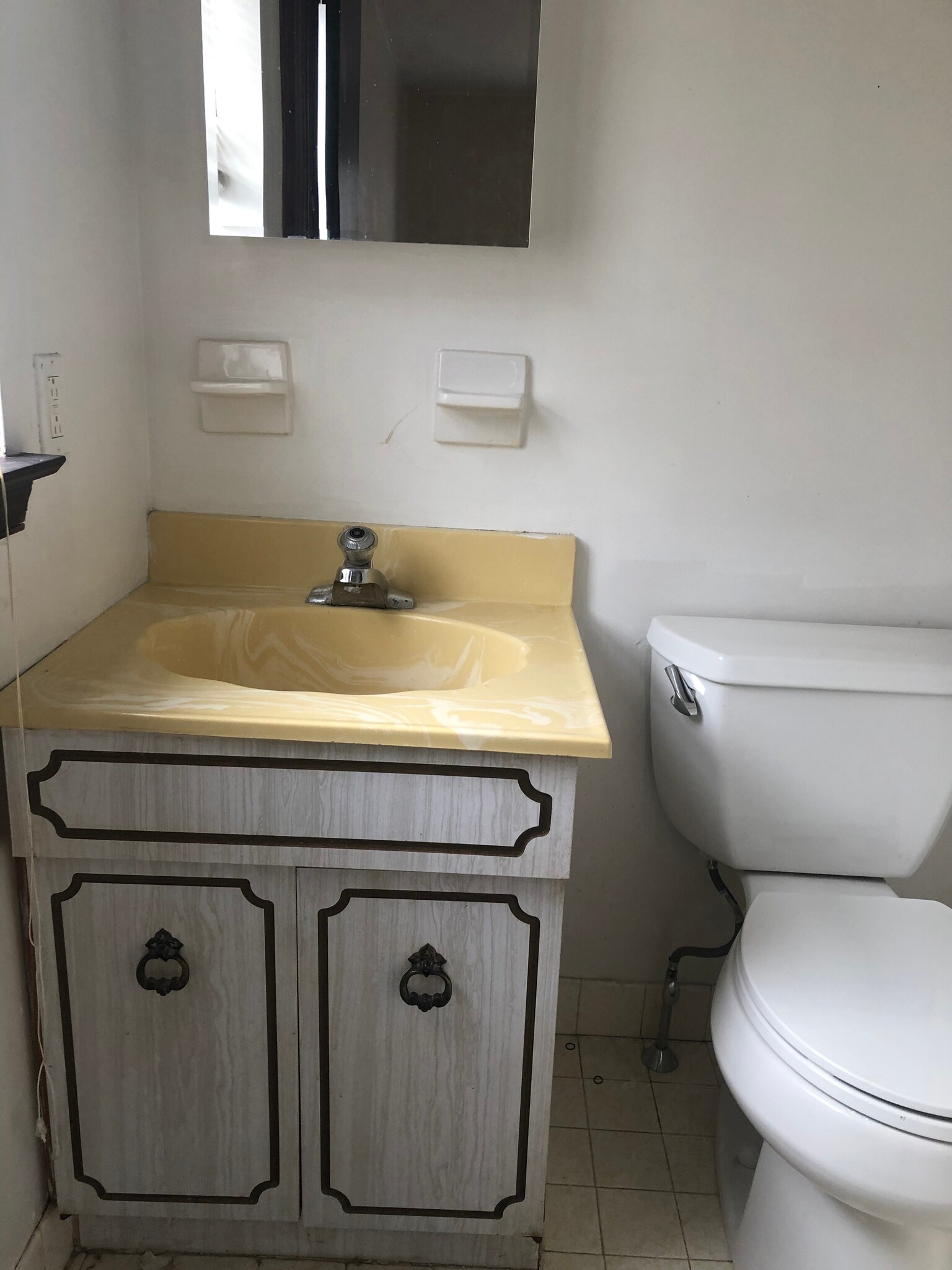 Master bedroom bathroom - 611 Country Ln