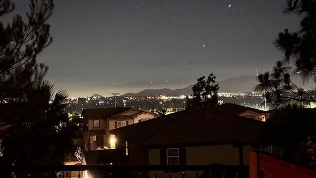 Building Photo - Luxurious 4-Bedroom View Home in Desirable...