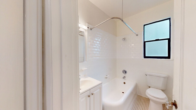 Building Photo - 1630 Jones St