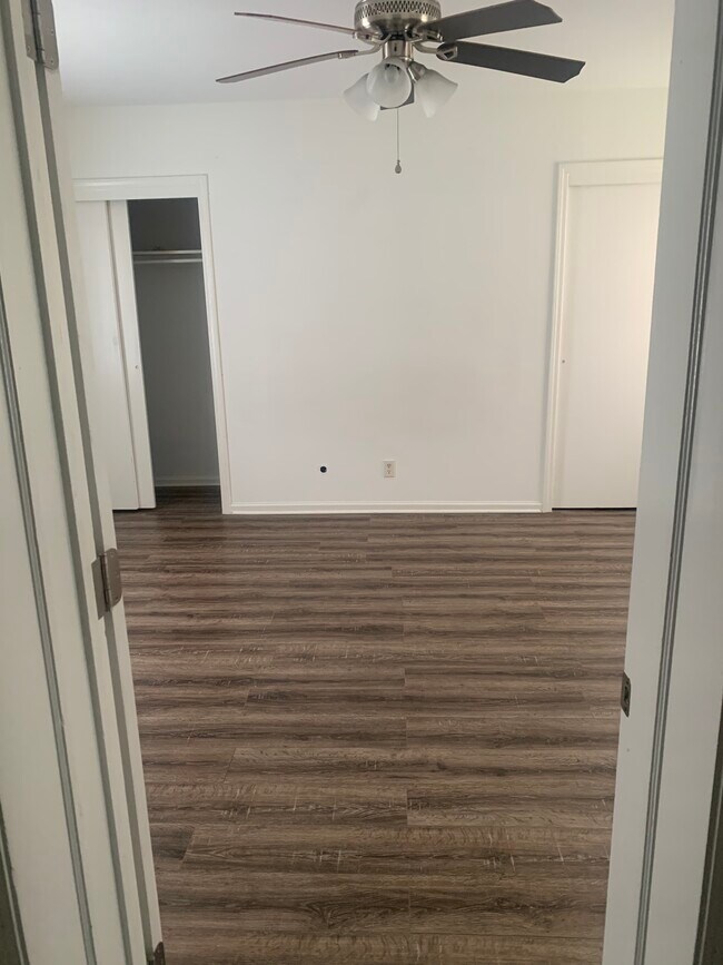 Building Photo - 1205 Pershing Rd