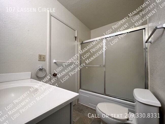 Building Photo - 107 Lassen Cir