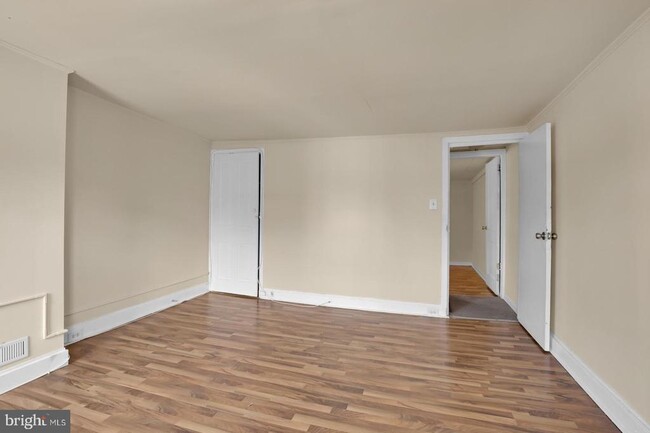 Building Photo - 2047 E Sergeant St