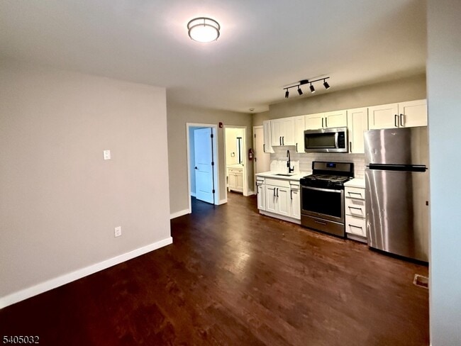 Building Photo - 196 Spring St