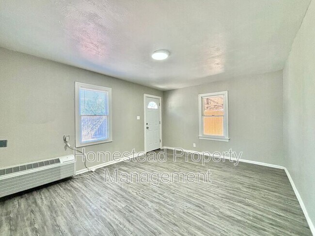 Building Photo - 2027 1/2 NW 33rd St