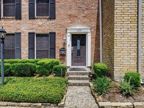 Building Photo - 1653 W Sam Houston Pkwy S