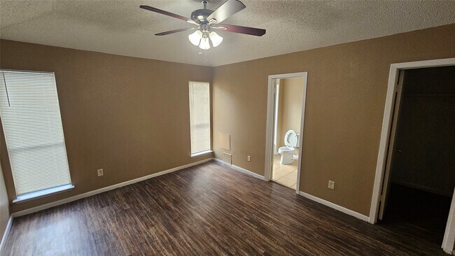 Building Photo - 4250 Southchase Ln