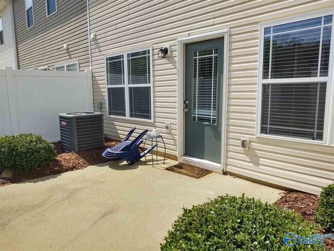 Building Photo - 208 Falling Water Ln SW