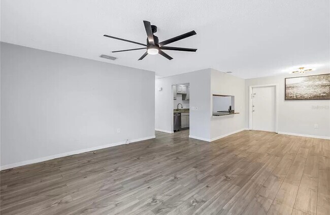 Primary Photo - 251 SW Lincoln Cir N