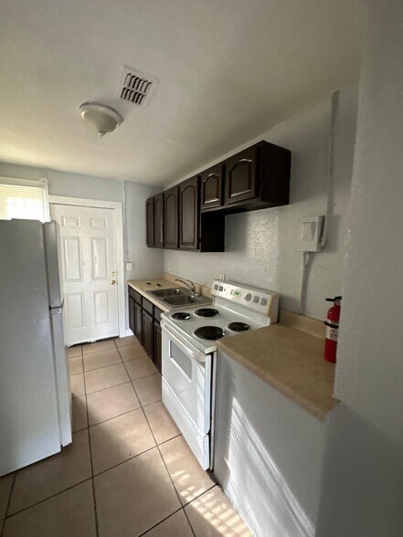 Building Photo - 2534 Moncrief Rd