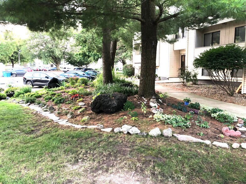 Building Photo - 2107 Melrose Dr