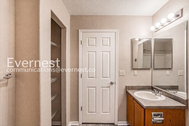 Building Photo - Spacious Home with Fenced Backyard and 2-Car Garage / 4 Bed, 3 Bath  / Voucher Accepted / Coming ...